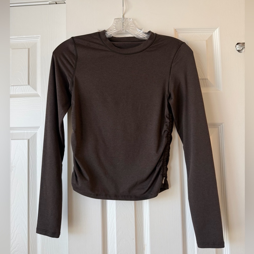 Vuori Long Sleeve Halo Ruched Tee “Dark Java” Women’s Size Small